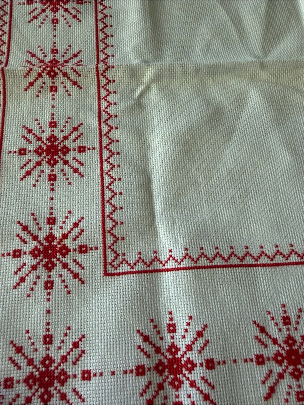 Embroidered Red Snowflake Table Topper - White Scandinavian pattern 23x23 in